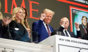 Ông Trump rung chuông mở cửa sàn chứng khoán New York