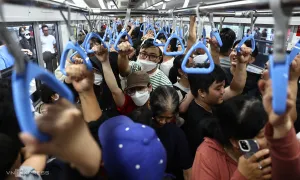 Đông nghịt người trải nghiệm metro Bến Thành - Suối Tiên