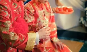Âm mưu kiếm tiền từ việc dụ chồng mới cưới mua dâm Âm mưu kiếm tiền từ việc dụ chồng mới cưới mua dâm