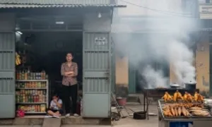 Ngày nào tôi cũng ngửi mùi dầu mỡ và khói từ hàng xóm Ngày nào tôi cũng ngửi mùi dầu mỡ và khói từ hàng xóm